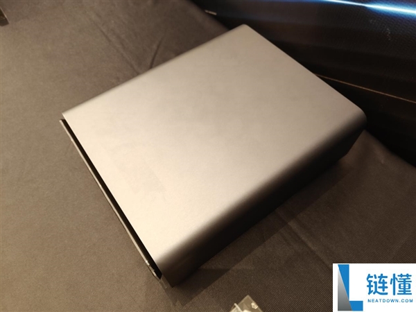 AMD锐龙AI Max PRO 400新品首秀:本地跑3000亿参数模型的智能体AI如何融入真实工作流