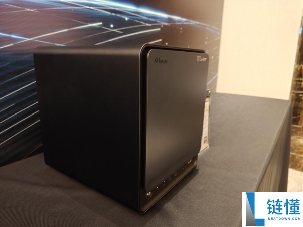 AMD锐龙AI Max PRO 400新品首秀:本地跑3000亿参数模型的智能体AI如何融入真实工作流
