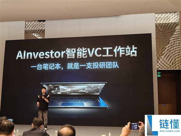 AMD锐龙AI Max PRO 400新品首秀:本地跑3000亿参数模型的智能体AI如何融入真实工作流