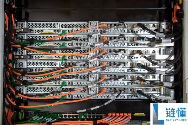 AWS第二代Outposts单机柜上市,算力翻倍至2688个vCPU,提升云计算性能