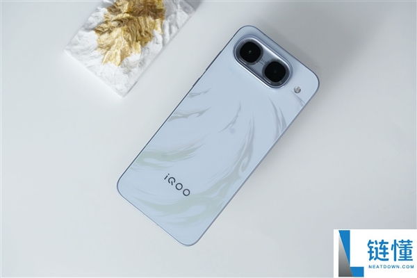 iQOO Neo11至尊版图赏:天玑9500M双芯强劲性能解析