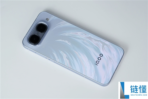 iQOO Neo11至尊版图赏:天玑9500M双芯强劲性能解析