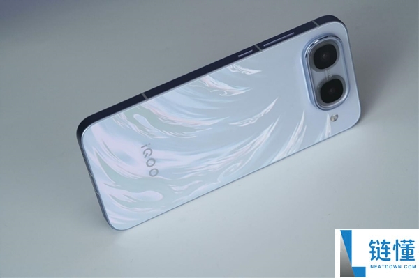 iQOO Neo11至尊版图赏:天玑9500M双芯强劲性能解析