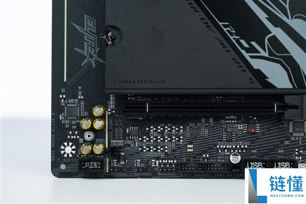 技嘉B850 AORUS ELITE X3D图赏:16+2+2供电设计与4路M.2扩展功能解析