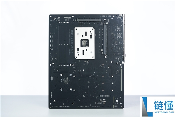 技嘉B850 AORUS ELITE X3D图赏:16+2+2供电设计与4路M.2扩展功能解析
