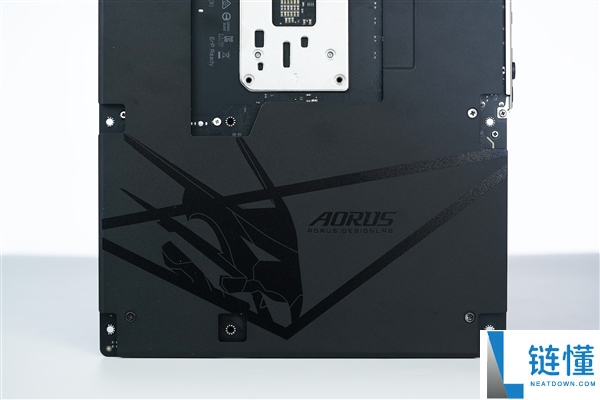 技嘉B850 AORUS ELITE X3D图赏:16+2+2供电设计与4路M.2扩展功能解析