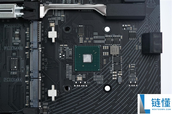 技嘉B850 AORUS ELITE X3D图赏:16+2+2供电设计与4路M.2扩展功能解析