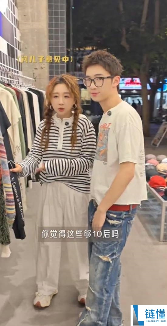 傅首尔17岁儿子近180cm身高逛街日常曝光 母子关系如姐弟