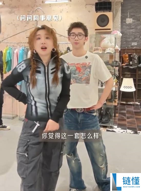 傅首尔17岁儿子近180cm身高逛街日常曝光 母子关系如姐弟