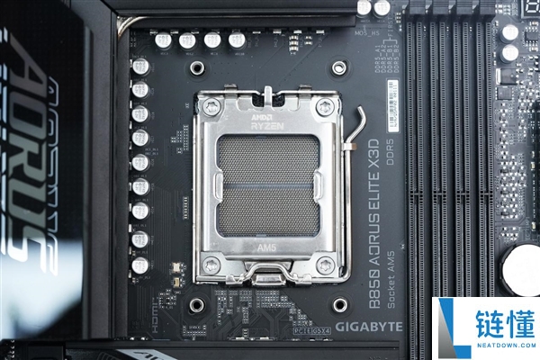 技嘉B850 AORUS ELITE X3D图赏:16+2+2相供电与4路M.2扩展详解