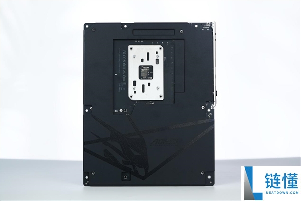 技嘉B850 AORUS ELITE X3D图赏:16+2+2相供电与4路M.2扩展详解