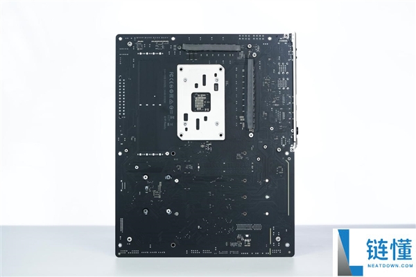 技嘉B850 AORUS ELITE X3D图赏:16+2+2相供电与4路M.2扩展详解