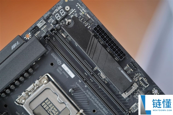 技嘉Z890 AORUS ELITE DUO X主板图赏:5个M.2插槽全解析