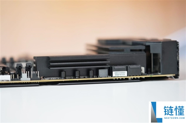技嘉Z890 AORUS ELITE DUO X主板图赏:5个M.2插槽全解析