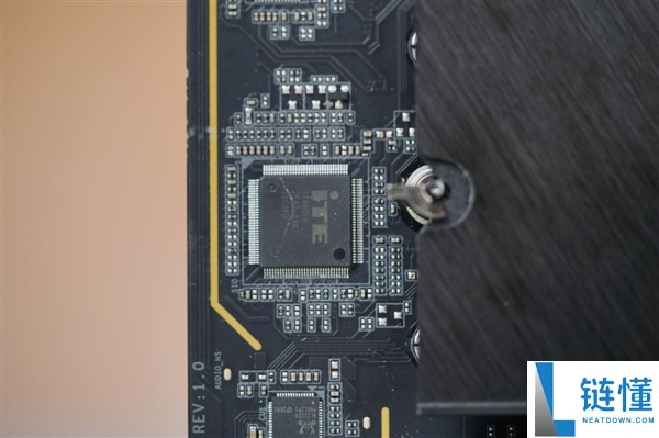技嘉Z890 AORUS ELITE DUO X主板图赏:5个M.2插槽全解析