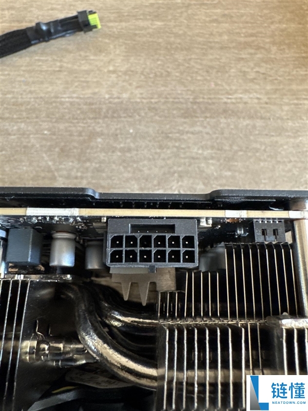 RTX 5090待机烧毁事件!官方拒绝保修原因是未使用原装显卡线