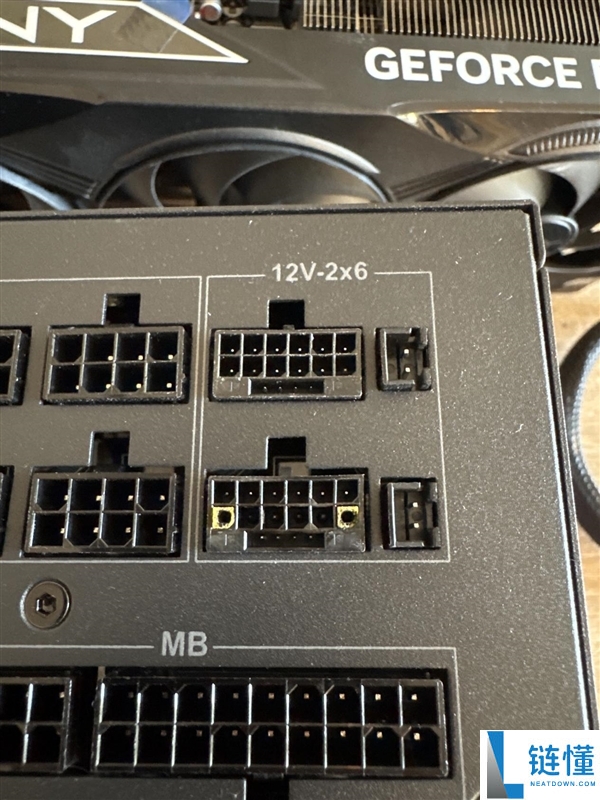 RTX 5090待机烧毁事件!官方拒绝保修原因是未使用原装显卡线