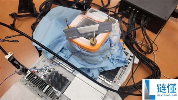 DDR5超频世界纪录刷新：首破13600MT/s大关，CL68实现新高度