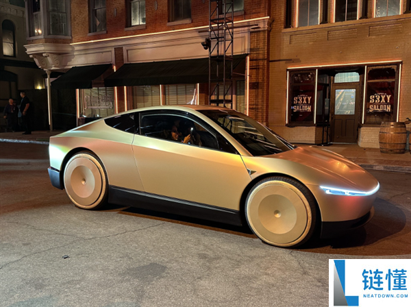 特斯拉Cybertruck搭载更强FSD，算力碾压Model 3/Y引爆性能升级