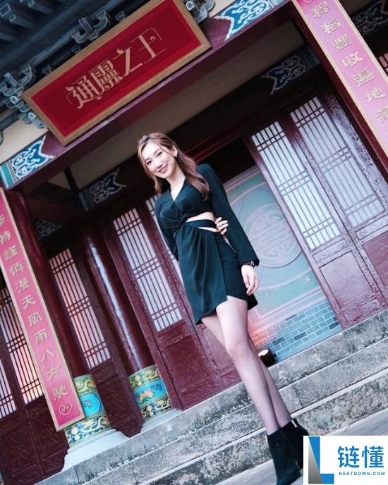 王嘉慧晒美照：颜值与体态双在线的学霸港姐气质出众