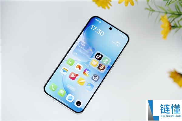 OPPO Reno16图赏：首创3D冰透悬浮设计解析