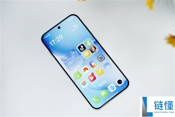 OPPO Reno16图赏：首创3D冰透悬浮设计解析