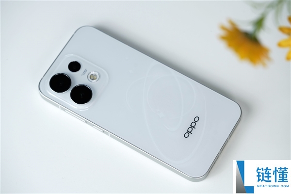 OPPO Reno16图赏：首创3D冰透悬浮设计解析