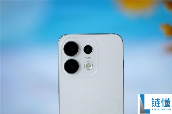 OPPO Reno16图赏：首创3D冰透悬浮设计解析