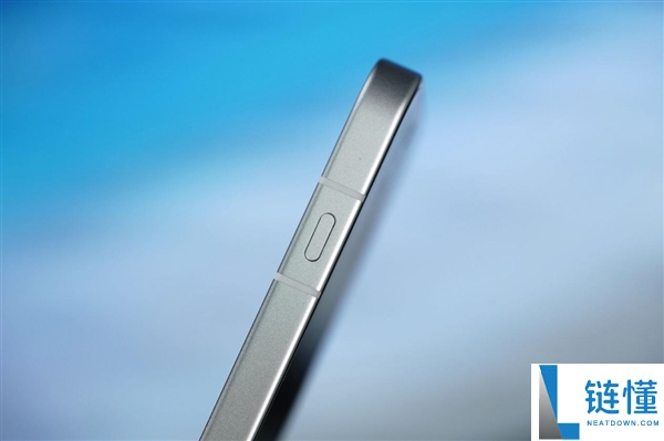 OPPO Reno16图赏：首创3D冰透悬浮设计解析
