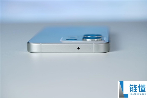 OPPO Reno16图赏：首创3D冰透悬浮设计解析
