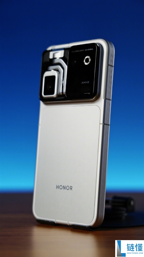 韩路上手荣耀机器人手机：Robot Phone或将成为自媒体创作利器