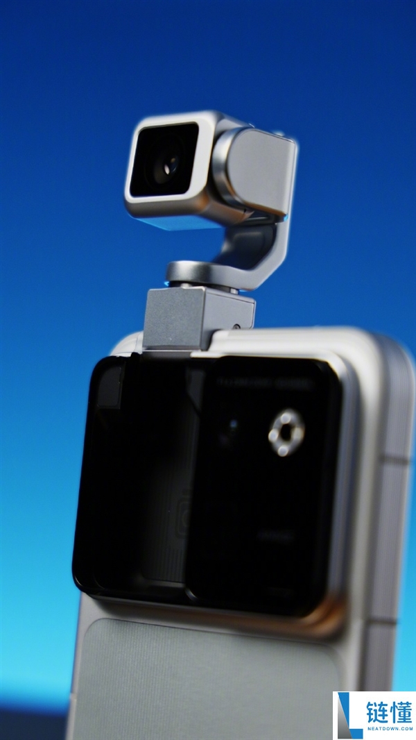 韩路上手荣耀机器人手机：Robot Phone或将成为自媒体创作利器