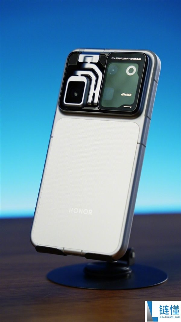 韩路上手荣耀机器人手机：Robot Phone或将成为自媒体创作利器