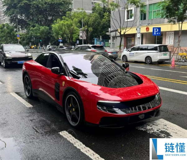 法拉利首款纯电车型Luce热销，一车难求：下单需等两年才能提车