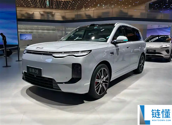 比亚迪海狮08成都车展亮相：续航900km，配备冰箱、彩电和沙发！