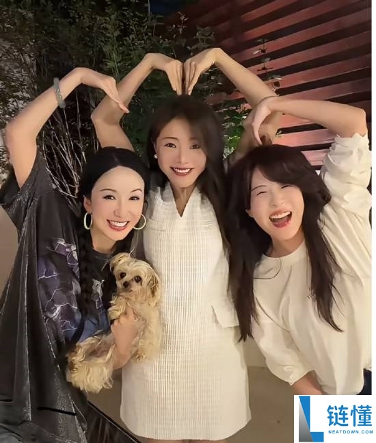 《爱情公寓》胡一菲与秦羽墨重聚，传闻将拍摄回归季！