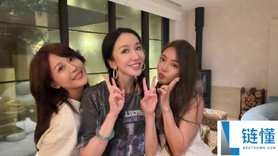 《爱情公寓》胡一菲与秦羽墨重聚，传闻将拍摄回归季！