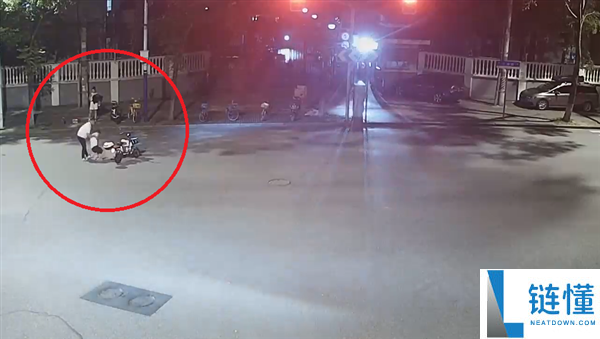 男子酒后骑电瓶车摔倒，路人施救反遭诬陷为肇事者，警方依法处理