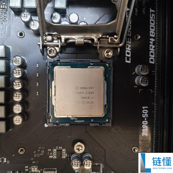 二手电脑拆解：反装i7 9700K硬怼插槽导致CPU开裂的教训