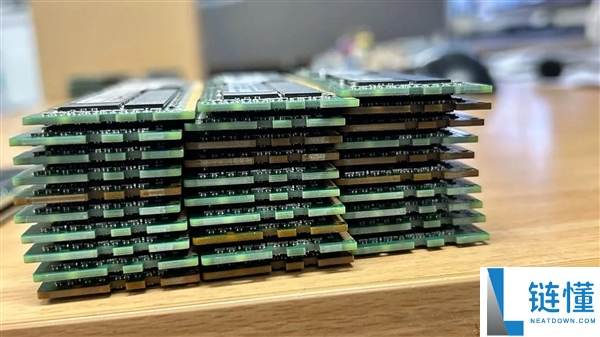 澳洲男子车库惊现30条64GB DDR4内存，价值超8万元，翻了10几倍！