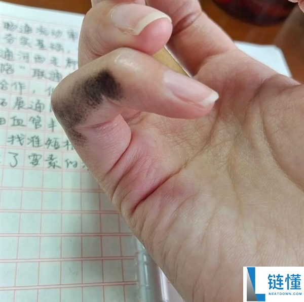 拼多多小学生文具热销：一块橡皮竟卖出100万元！