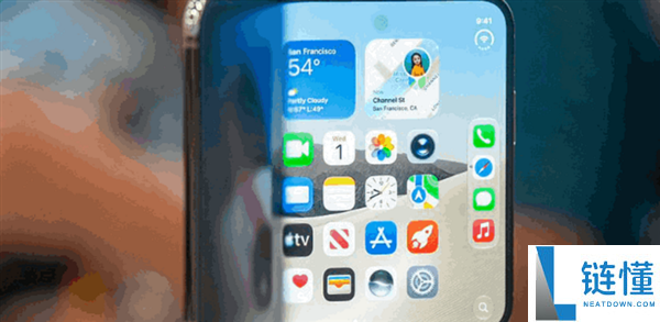 苹果副总裁揭秘：iPhone Duo哑光磨砂膜掩盖折痕，铰链稳固性优于竞争对手