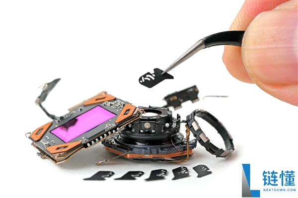iFixit深度拆解iPhone 18 Pro：可变光圈技术与6片超薄叶片揭秘