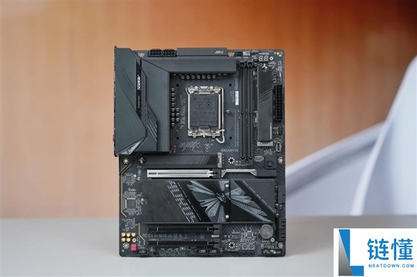 技嘉Z890 AORUS ELITE DUO X主板图赏：5个M.2插槽全解析