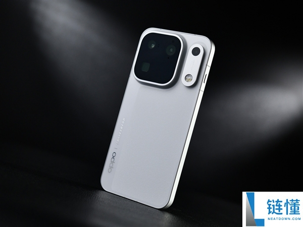 OPPO首款2亿像素三镜头群揭示Pro Max级影像的定义