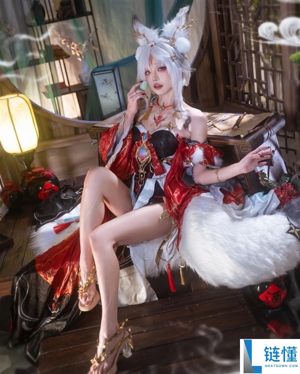 Coser女神Denka化身春丽，火辣开球点燃全场球迷热情