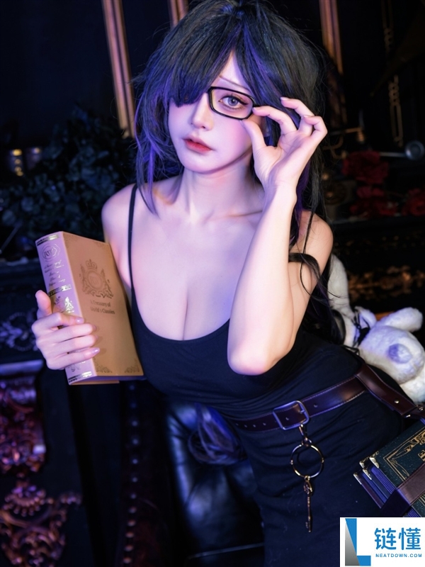 Coser女神Denka化身春丽，火辣开球点燃全场球迷热情