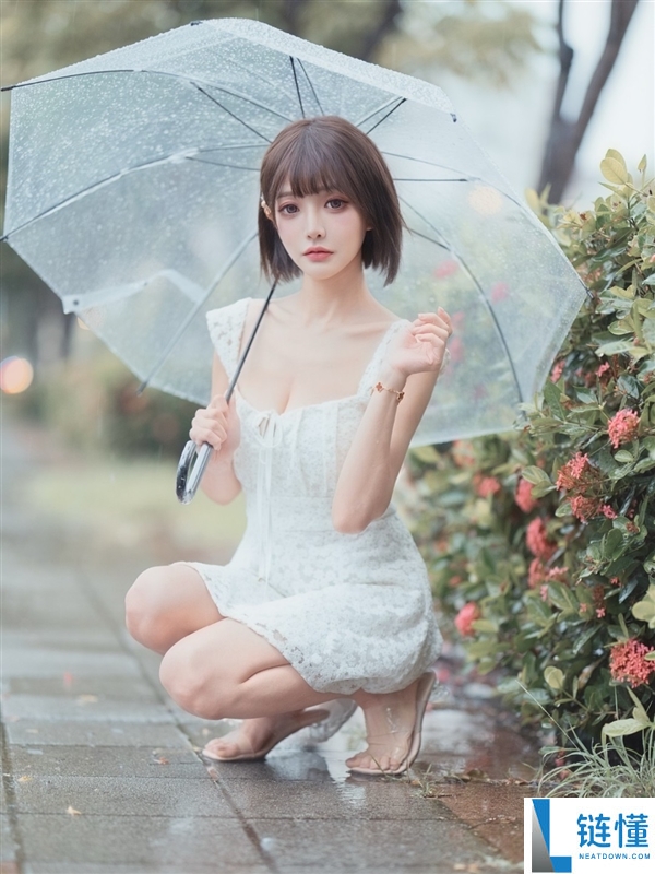 Coser女神Denka化身春丽，火辣开球点燃全场球迷热情